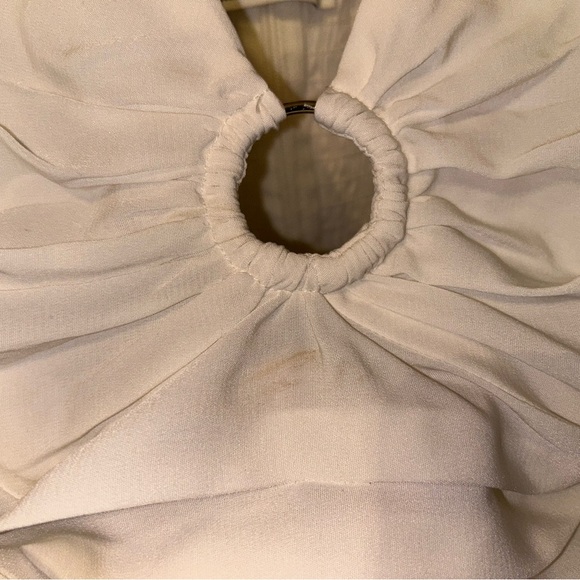 Abercrombie & Fitch Ruched O-Ring Top
Color: WHITE
Size: WHITE S - Picture 2 of 4